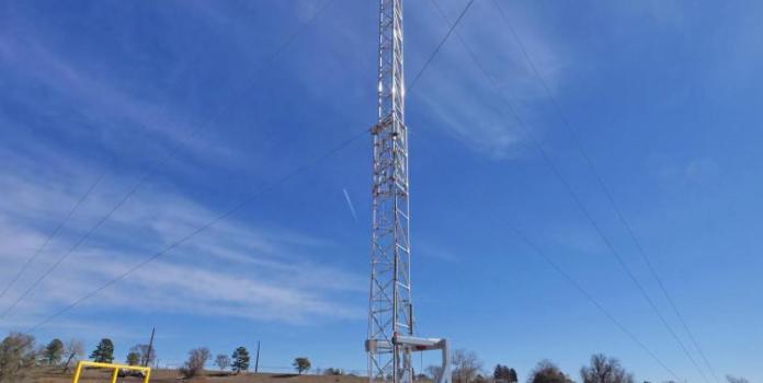 Longpath laser emitter tower searching for methane leaks at a natural gas facility in Colorado