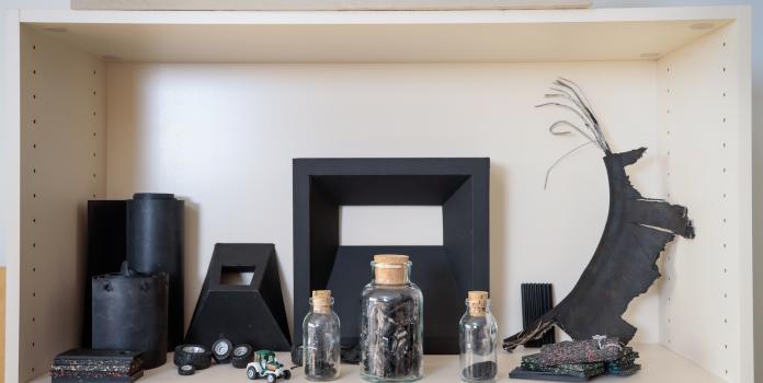 Presentation materials, including everything from raw materials to finished tiles. 